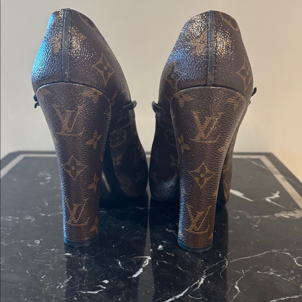 Louis Vuitton FETISH RARE runway mary Jane bow heels 39.5 EUC - Picture 6 of 9